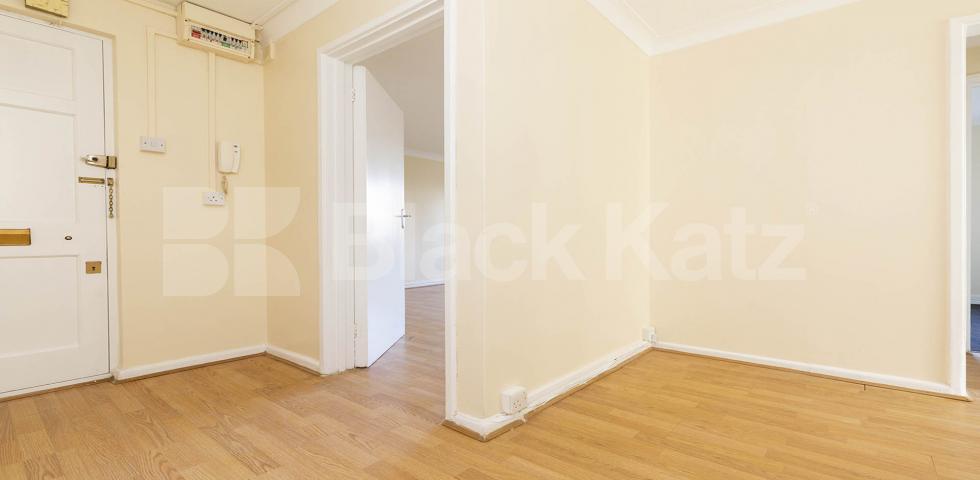 			NEWLY REFURBISHED!, 1 Bedroom, 1 bath, 1 reception Apartment			 Oakleigh Road South, NEW SOUTHGATE